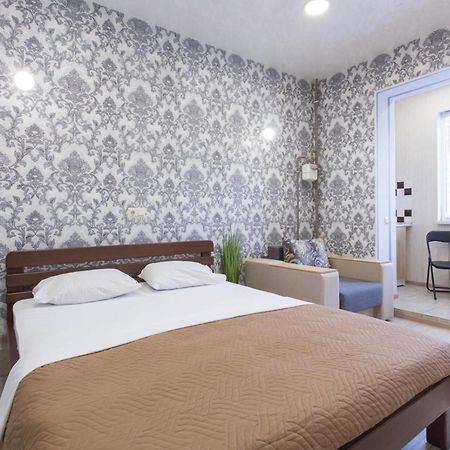 Appartement Well Located Studio - Yaroslavska Str. 21 à Kharkiv Extérieur photo