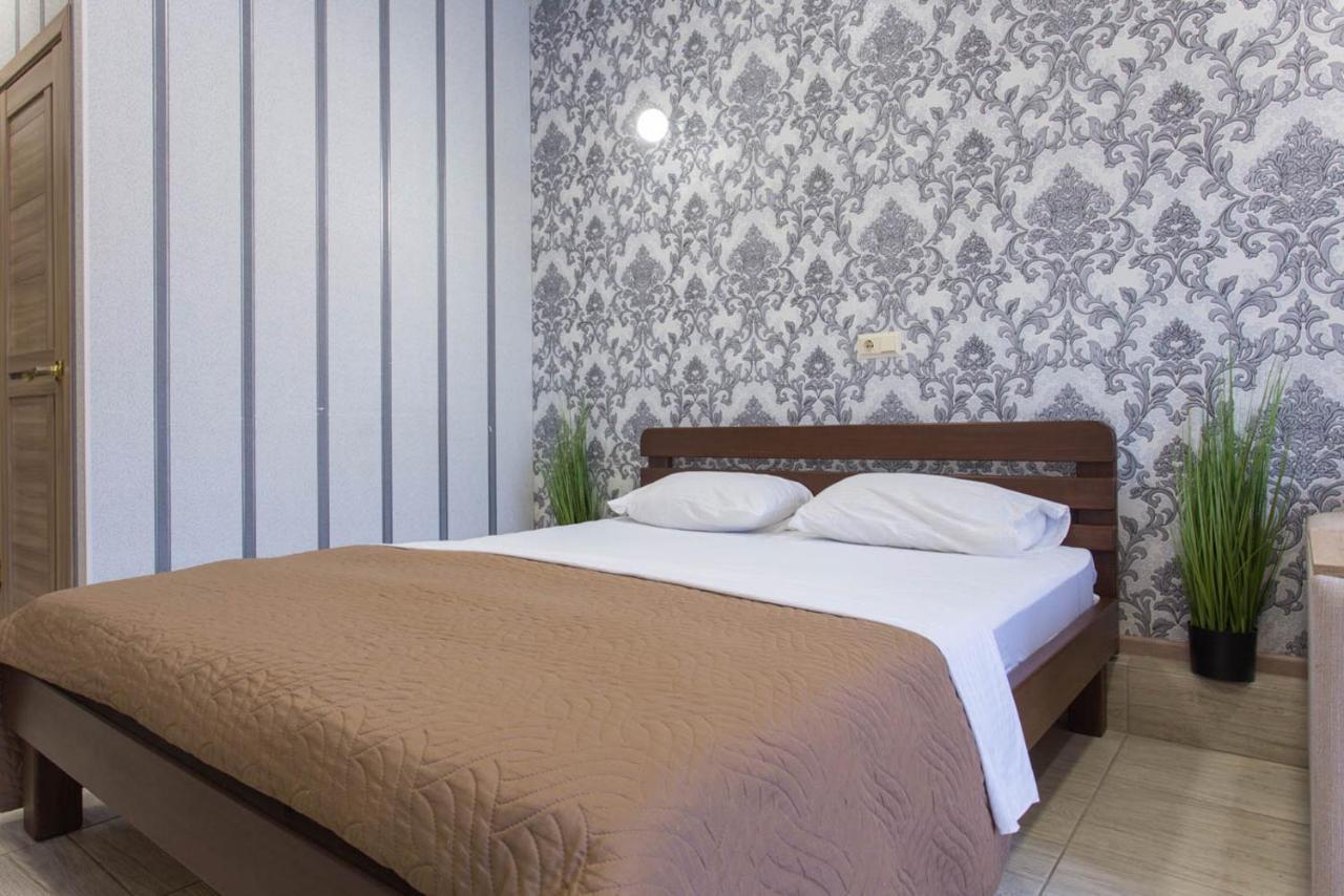 Appartement Well Located Studio - Yaroslavska Str. 21 à Kharkiv Extérieur photo