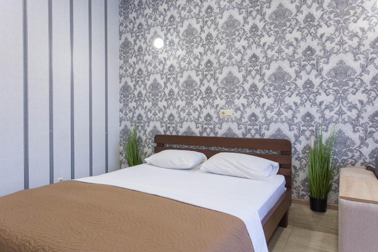 Appartement Well Located Studio - Yaroslavska Str. 21 à Kharkiv Extérieur photo