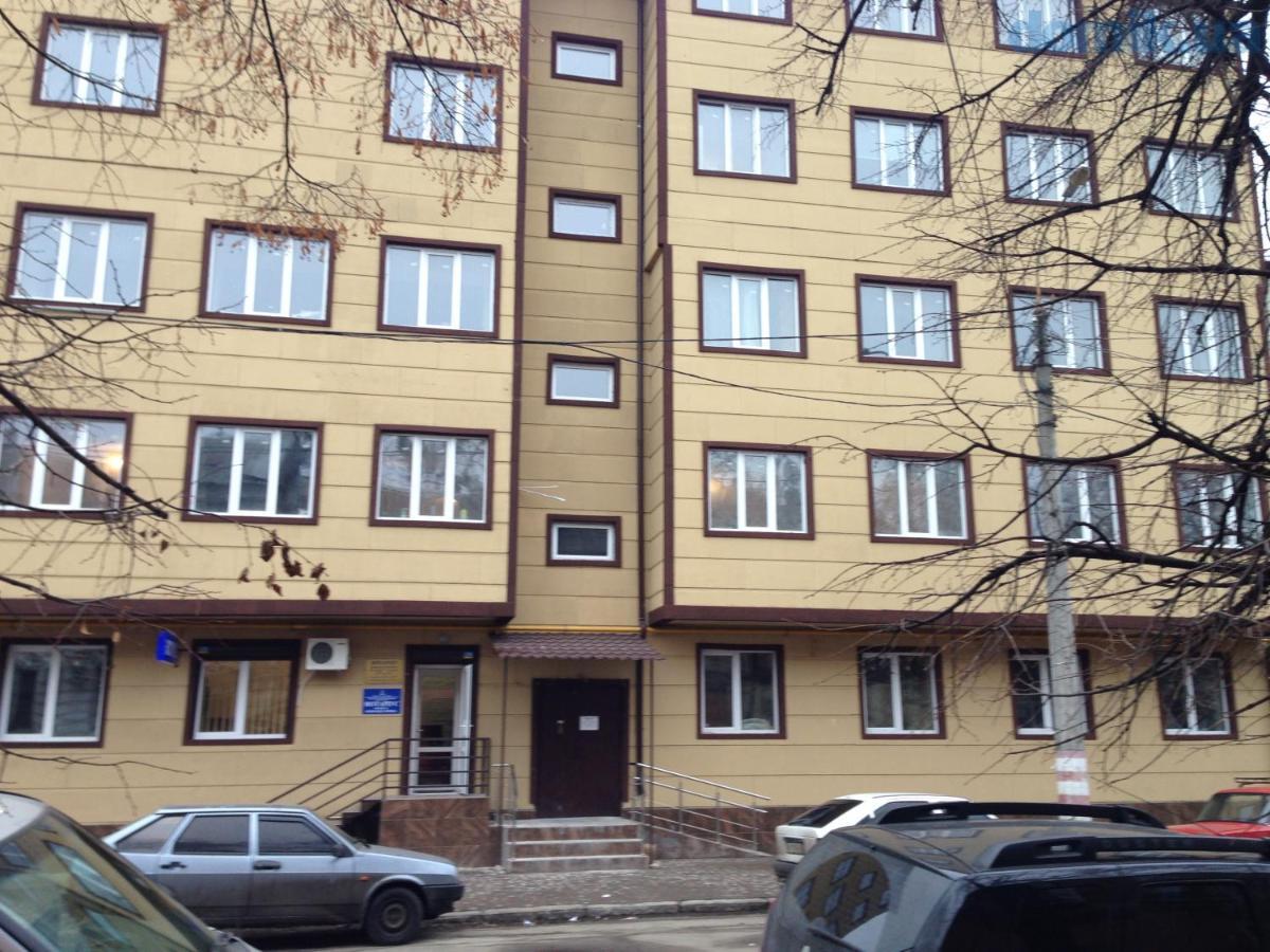 Appartement Well Located Studio - Yaroslavska Str. 21 à Kharkiv Extérieur photo