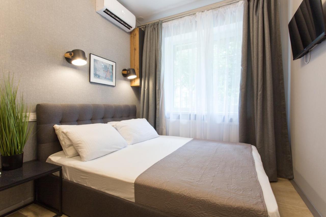Appartement Well Located Studio - Yaroslavska Str. 21 à Kharkiv Extérieur photo