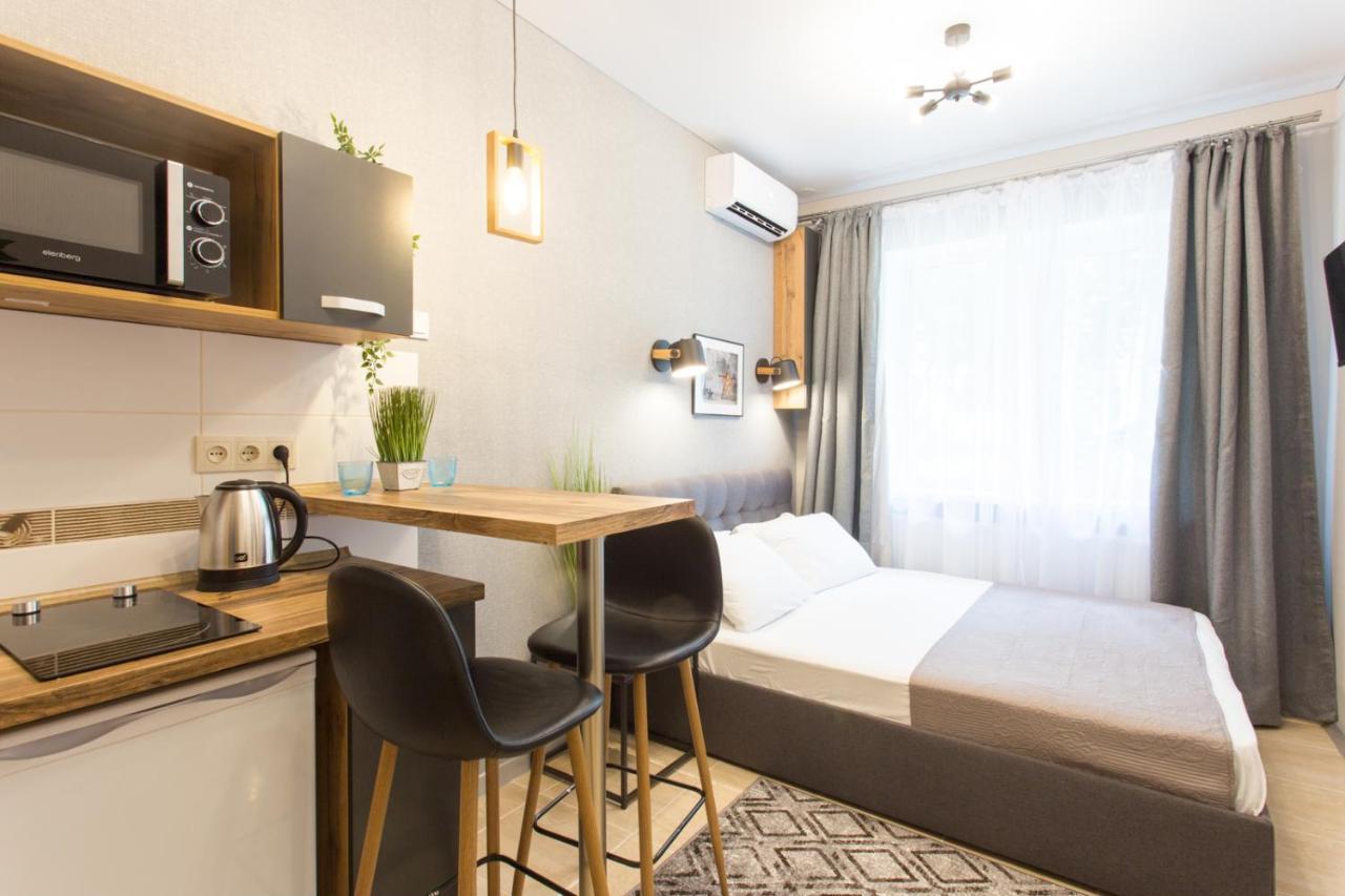 Appartement Well Located Studio - Yaroslavska Str. 21 à Kharkiv Extérieur photo