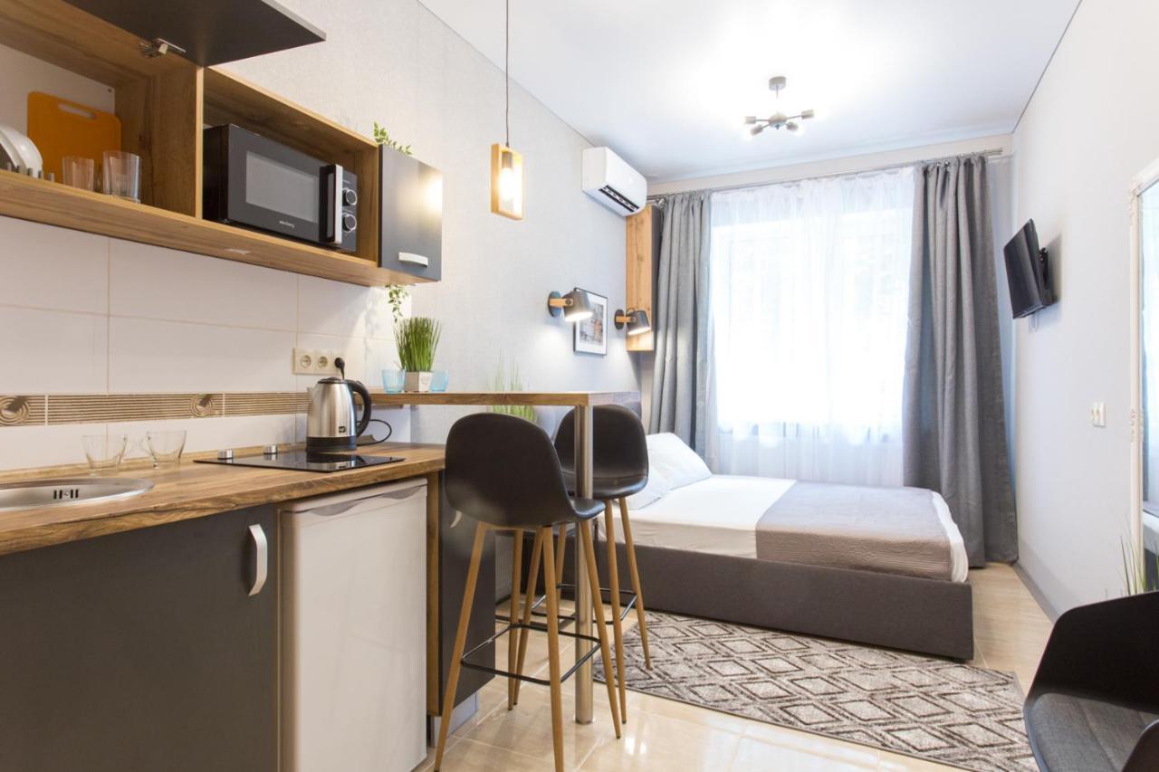 Appartement Well Located Studio - Yaroslavska Str. 21 à Kharkiv Extérieur photo