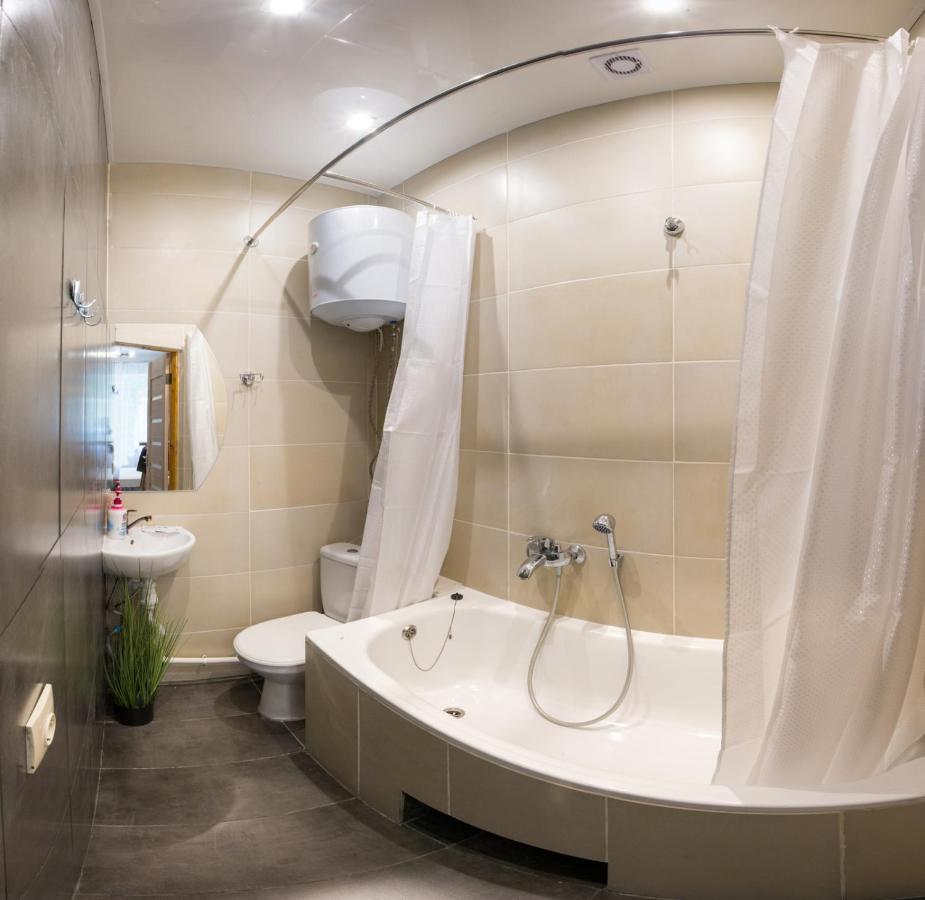Appartement Well Located Studio - Yaroslavska Str. 21 à Kharkiv Extérieur photo