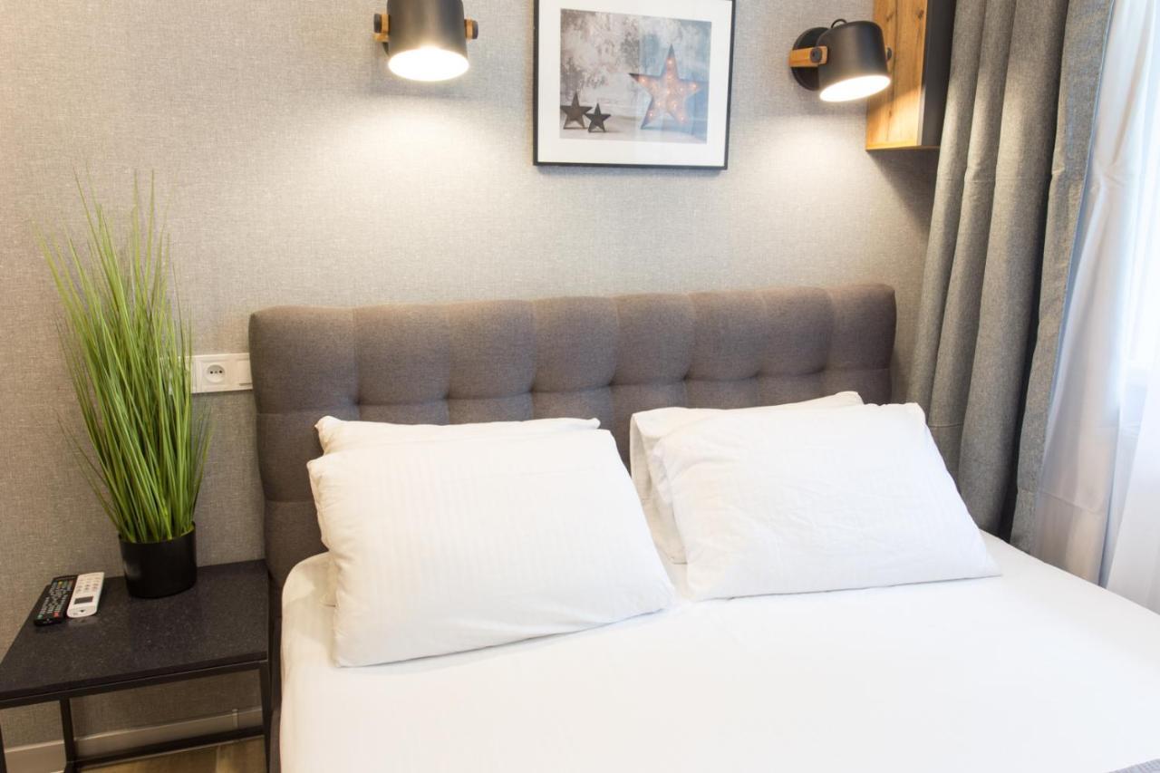 Appartement Well Located Studio - Yaroslavska Str. 21 à Kharkiv Extérieur photo