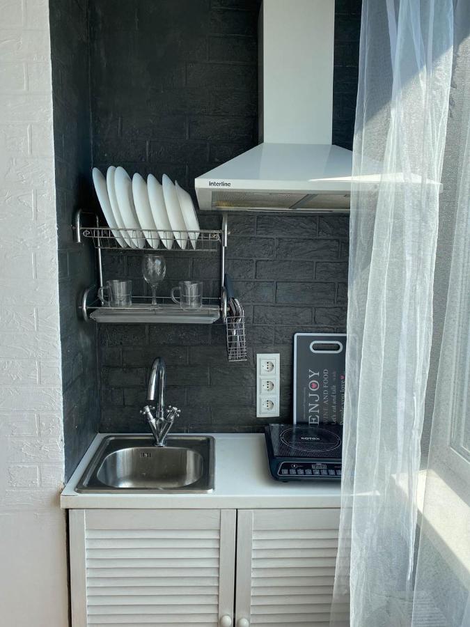 Appartement Well Located Studio - Yaroslavska Str. 21 à Kharkiv Extérieur photo