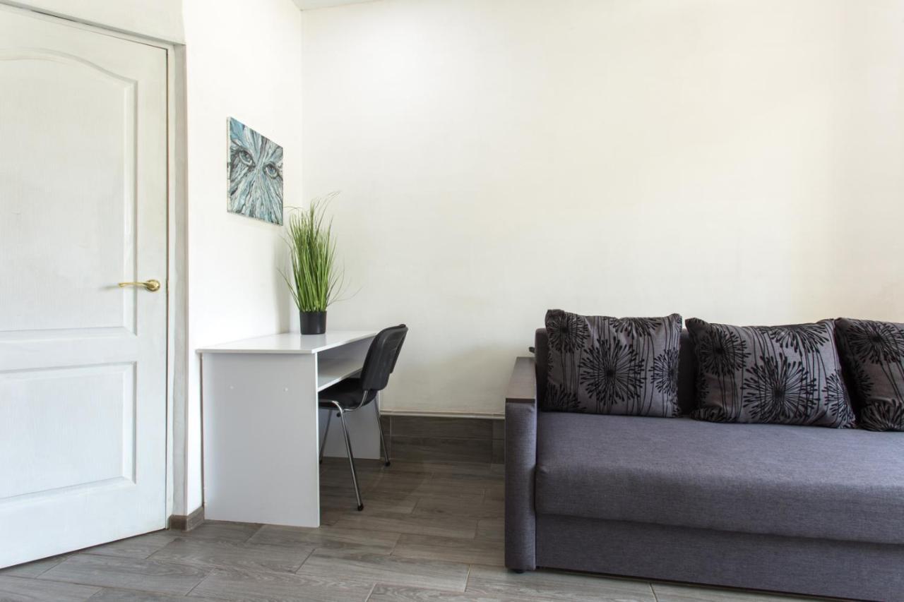 Appartement Well Located Studio - Yaroslavska Str. 21 à Kharkiv Extérieur photo