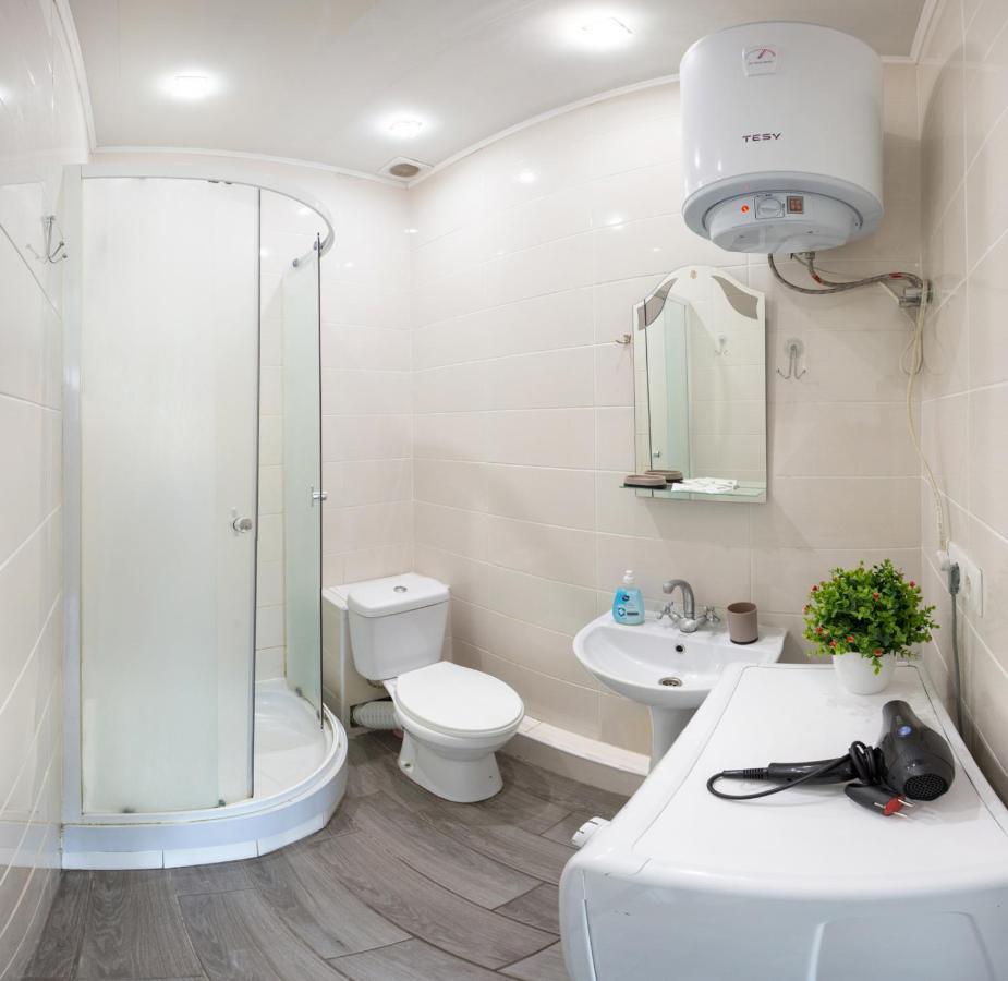 Appartement Well Located Studio - Yaroslavska Str. 21 à Kharkiv Extérieur photo