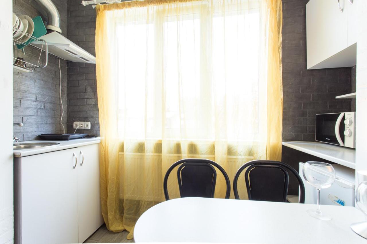 Appartement Well Located Studio - Yaroslavska Str. 21 à Kharkiv Extérieur photo