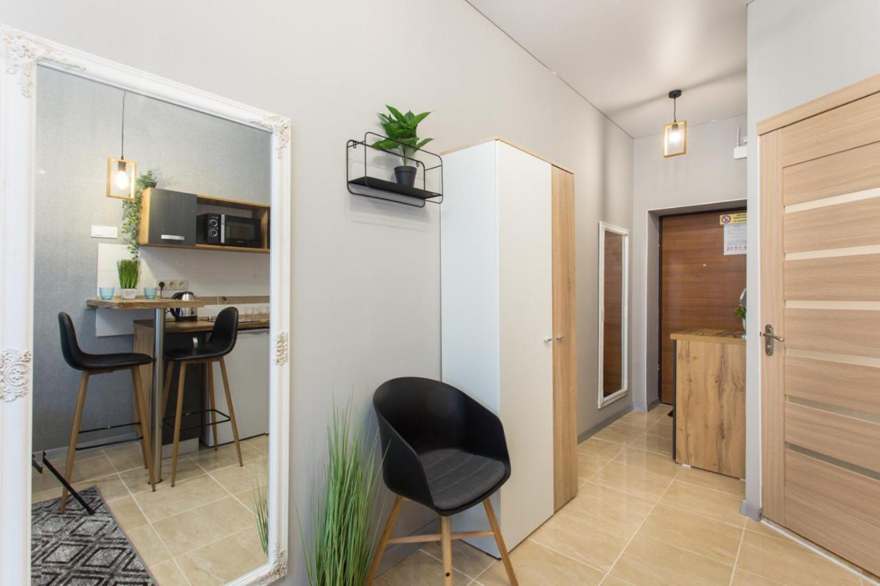 Appartement Well Located Studio - Yaroslavska Str. 21 à Kharkiv Extérieur photo
