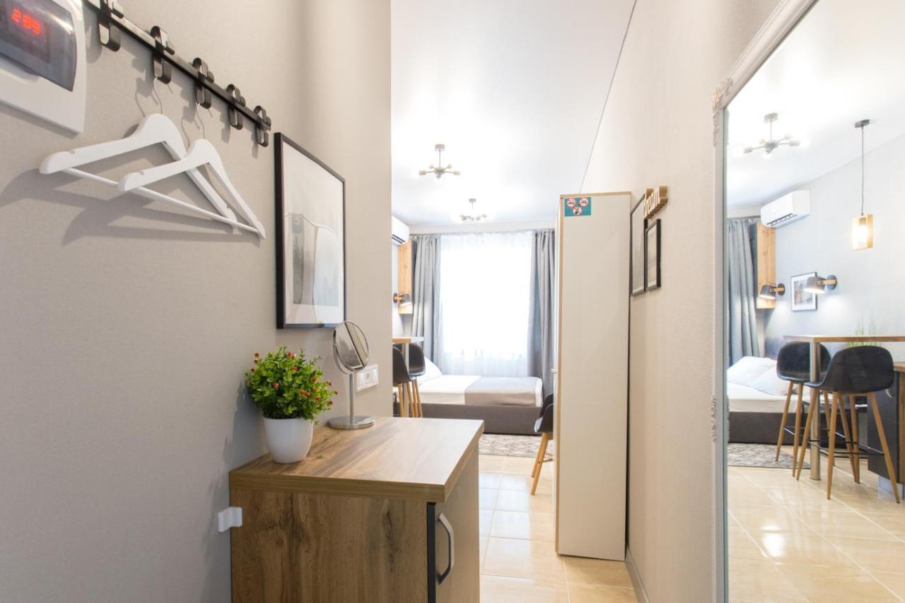 Appartement Well Located Studio - Yaroslavska Str. 21 à Kharkiv Extérieur photo