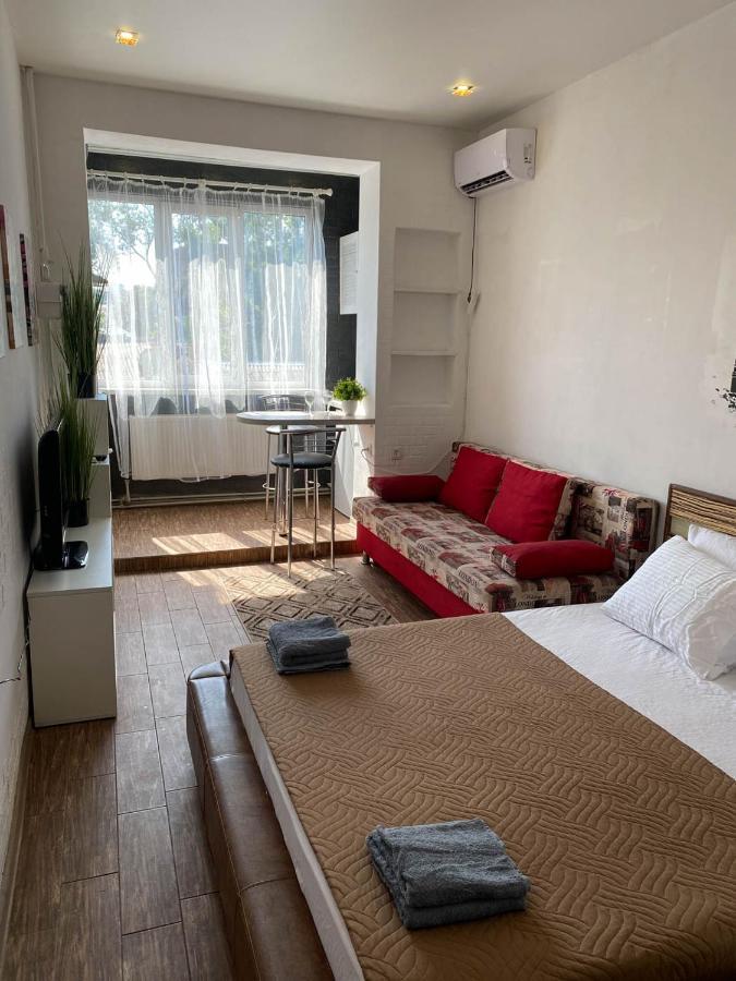 Appartement Well Located Studio - Yaroslavska Str. 21 à Kharkiv Extérieur photo