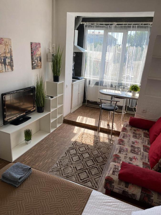 Appartement Well Located Studio - Yaroslavska Str. 21 à Kharkiv Extérieur photo