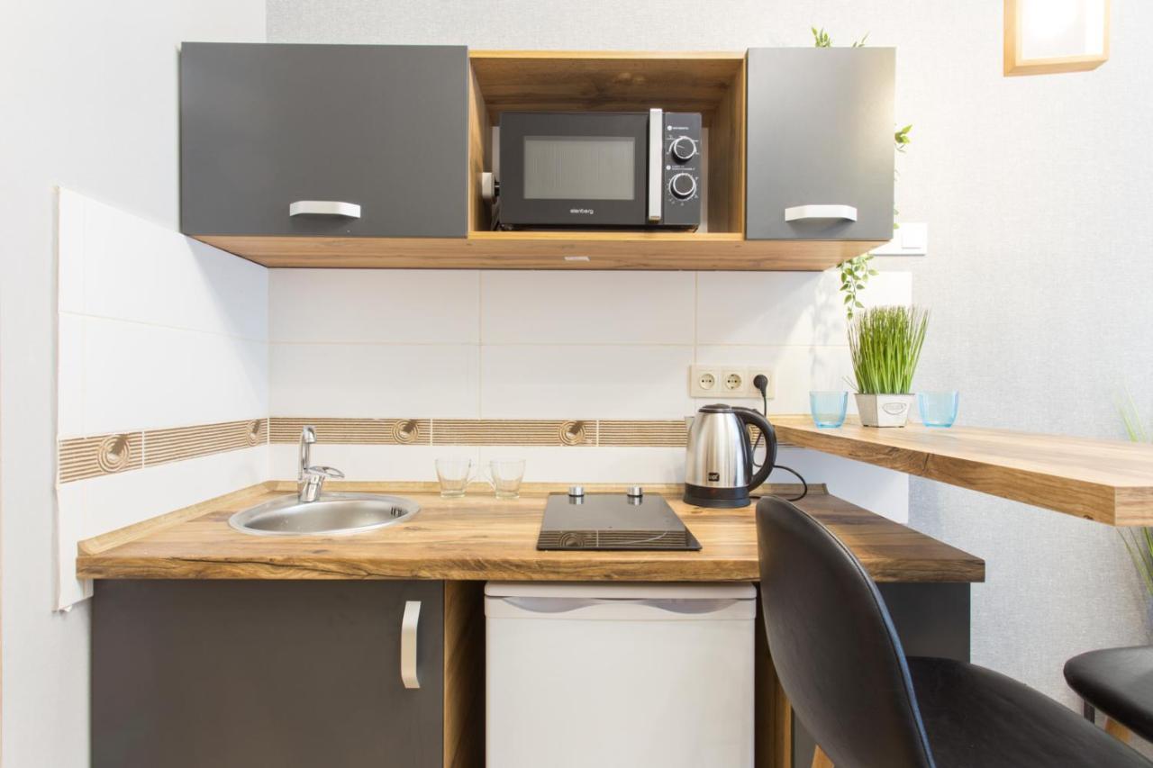 Appartement Well Located Studio - Yaroslavska Str. 21 à Kharkiv Extérieur photo