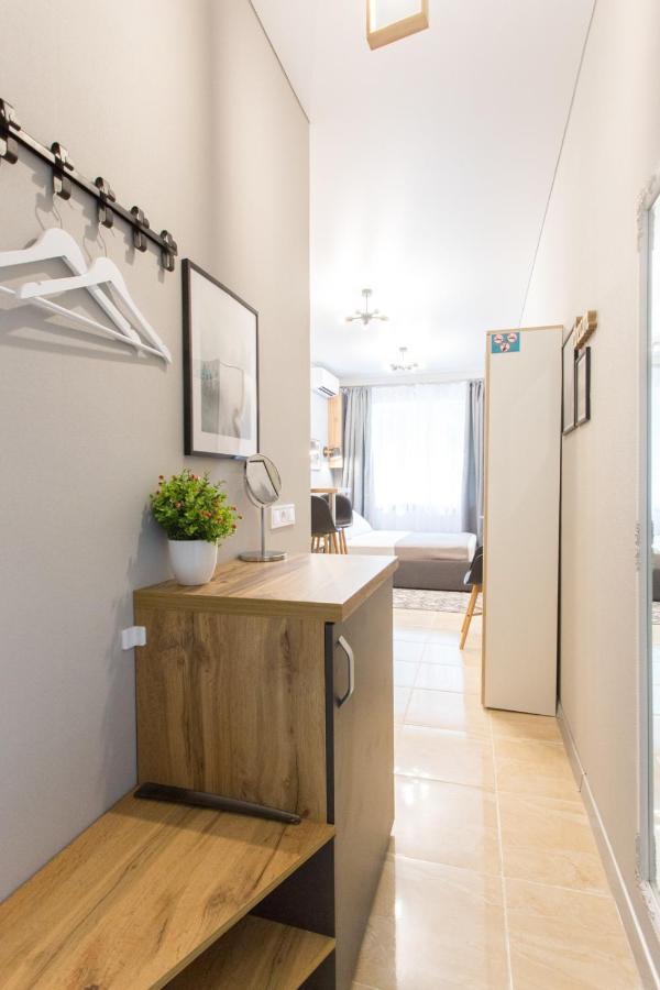 Appartement Well Located Studio - Yaroslavska Str. 21 à Kharkiv Extérieur photo