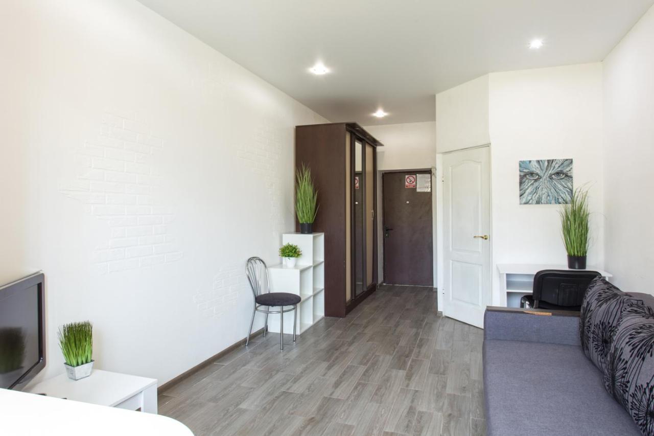 Appartement Well Located Studio - Yaroslavska Str. 21 à Kharkiv Extérieur photo