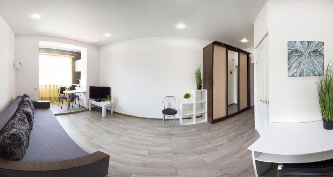 Appartement Well Located Studio - Yaroslavska Str. 21 à Kharkiv Extérieur photo