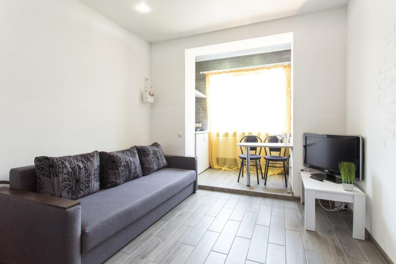 Appartement Well Located Studio - Yaroslavska Str. 21 à Kharkiv Extérieur photo