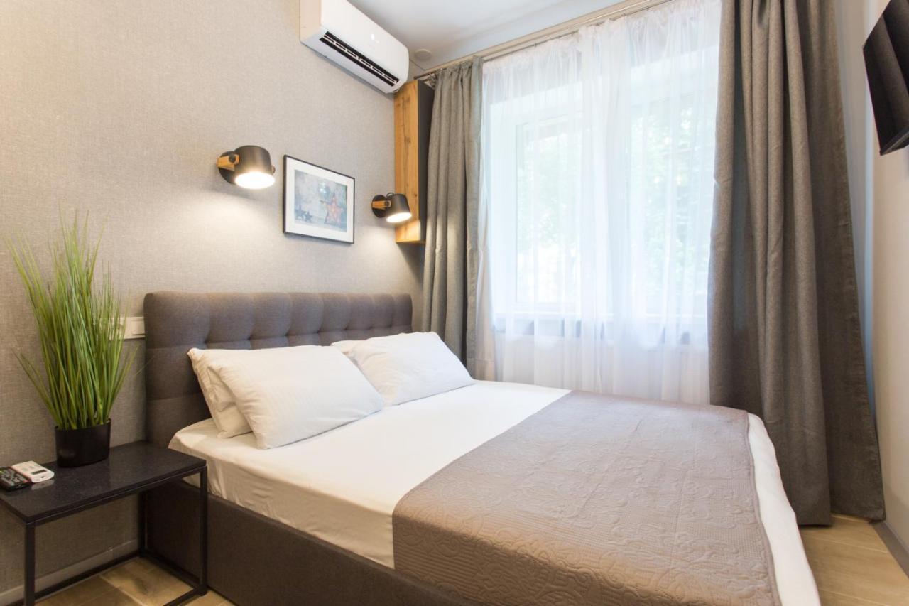 Appartement Well Located Studio - Yaroslavska Str. 21 à Kharkiv Extérieur photo