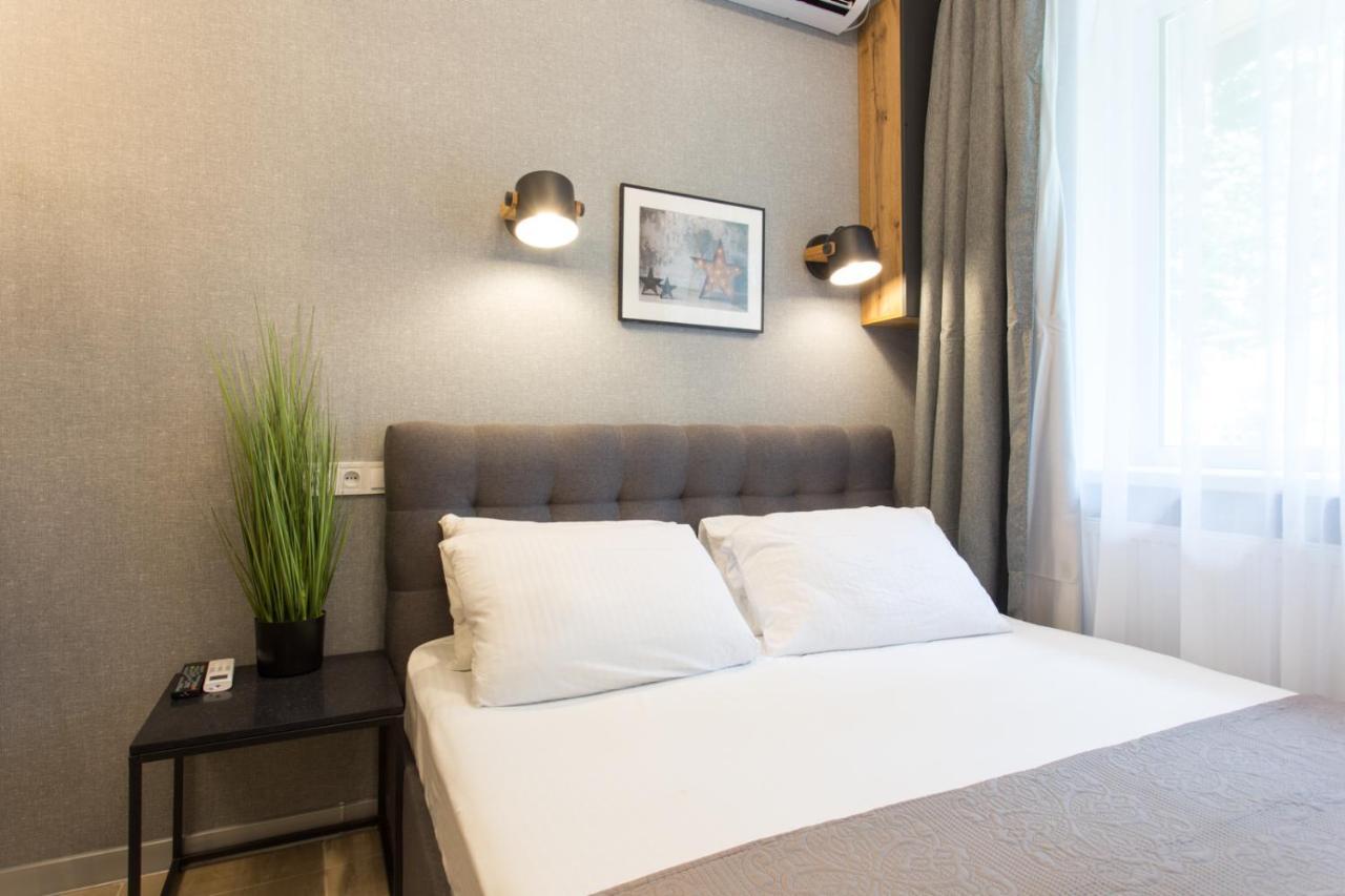 Appartement Well Located Studio - Yaroslavska Str. 21 à Kharkiv Extérieur photo