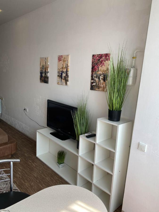 Appartement Well Located Studio - Yaroslavska Str. 21 à Kharkiv Extérieur photo