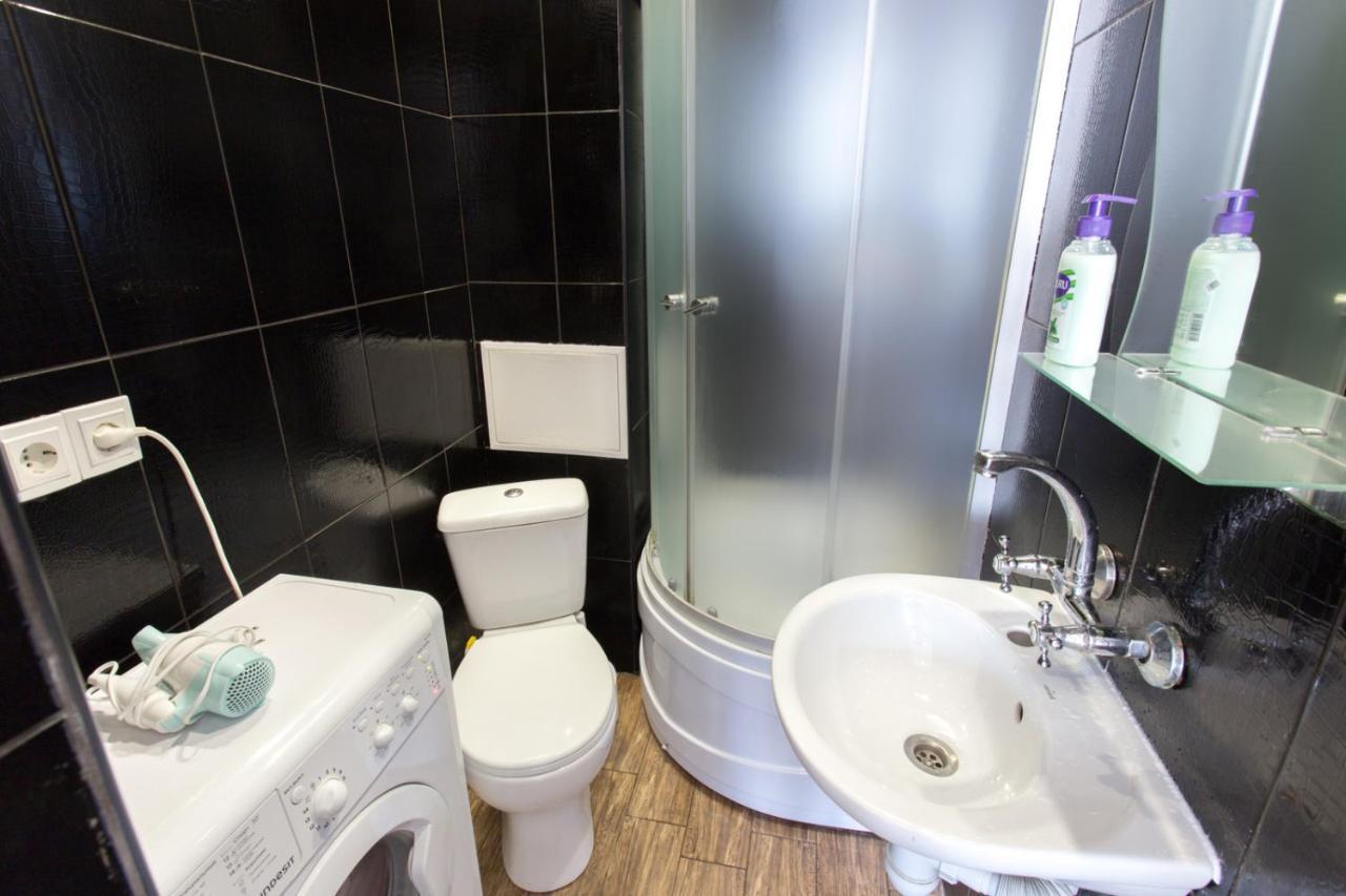 Appartement Well Located Studio - Yaroslavska Str. 21 à Kharkiv Extérieur photo