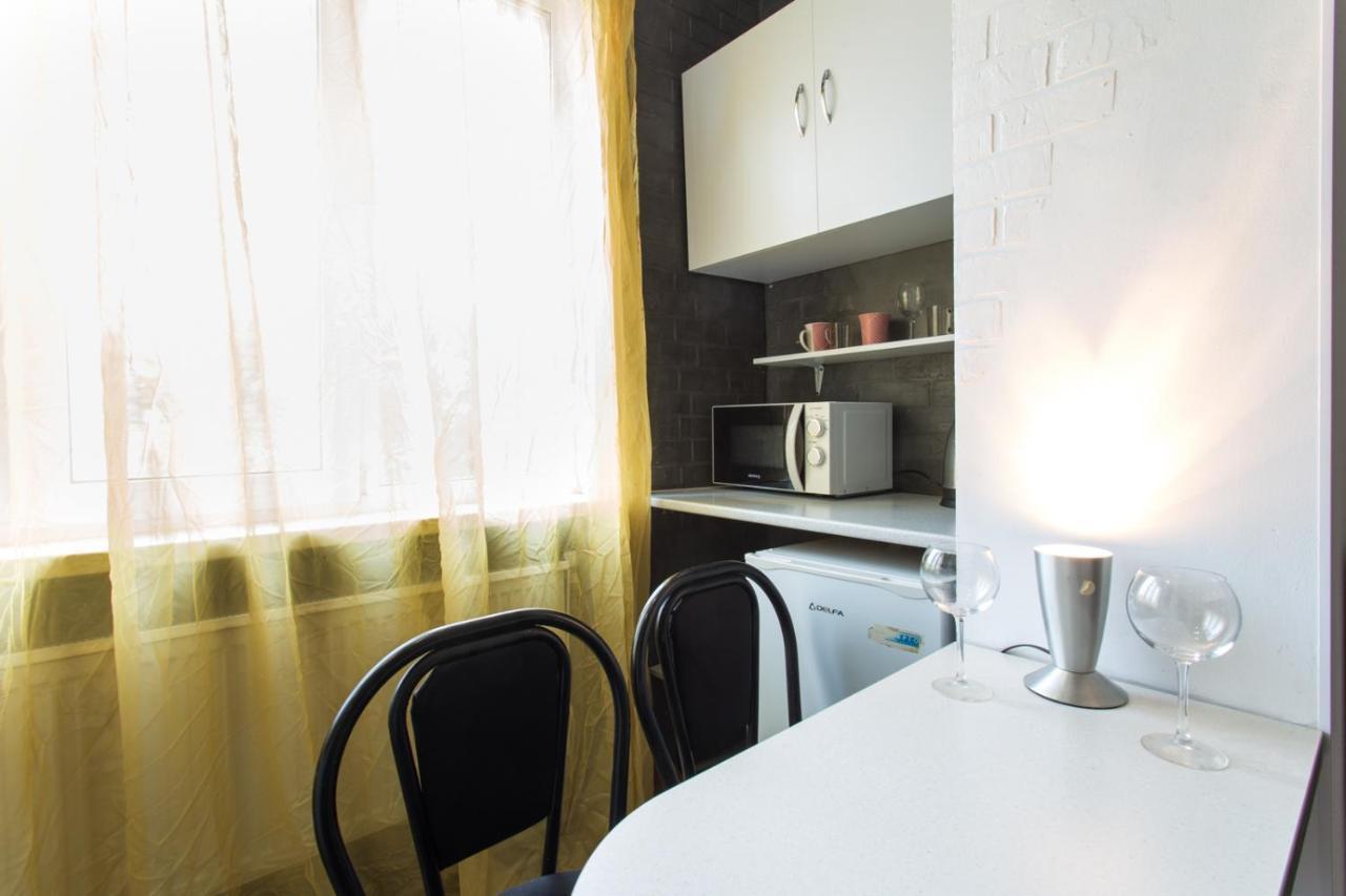 Appartement Well Located Studio - Yaroslavska Str. 21 à Kharkiv Extérieur photo