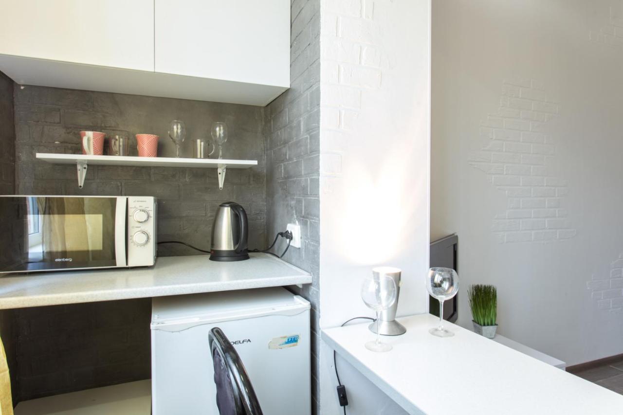 Appartement Well Located Studio - Yaroslavska Str. 21 à Kharkiv Extérieur photo